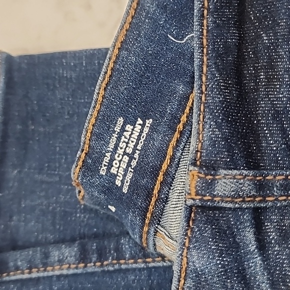 [Old Navy] High-Waisted Rockstar 360 Stretch Super Skinny Ripped Jeans - Picture 5 of 8